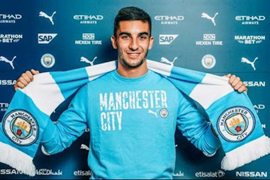 Chính thức: Ferran Torres cập bến Man City