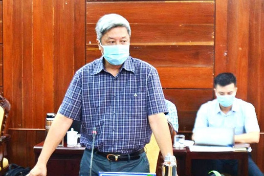Thứ trưởng Bộ Y tế Nguyễn Trường Sơn làm việc với tỉnh Quảng Ngãi