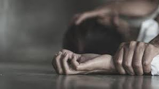 Làm rõ thông tin một phụ nữ bị hiếp dâm, cướp tài sản khi dừng xe mặc áo mưa