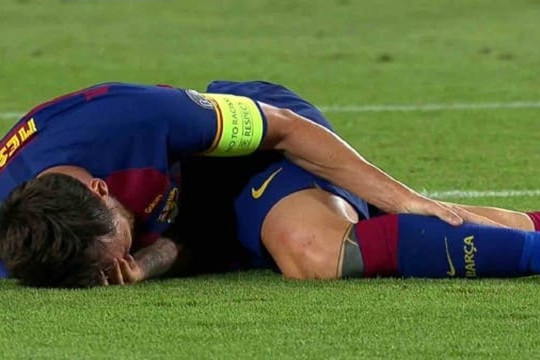 Barca toát mồ hôi vì chấn thương của Messi trước đại chiến Bayern