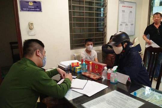 Xử phạt nhiều trường hợp không đeo khẩu trang khi ra đường ở Hà Nội