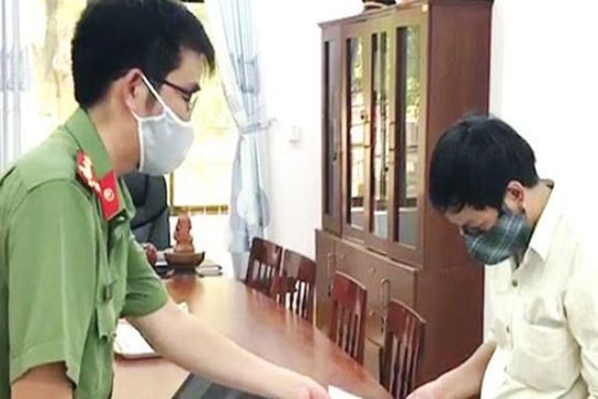 Xử phạt đối tượng giả mạo trang tin điện tử của chính quyền, đăng tin sai sự thật về Covid-19