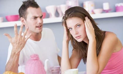 Vừa ngồi vào mâm cơm, người yêu đã có hành động khiến cả nhà ngỡ ngàng, còn tôi thì tức giận bỏ lên phòng nằm