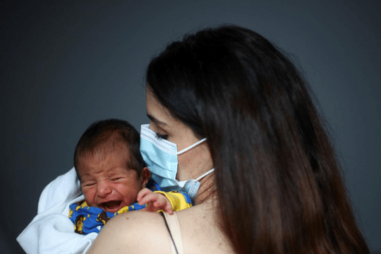 Em bé sinh ra giữa vụ nổ Beirut - “ánh sáng trong bóng tối”