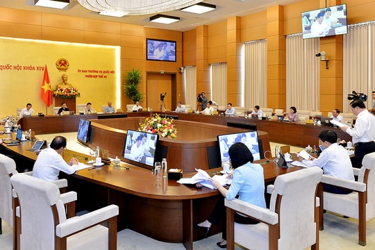 Công bố các Nghị quyết của Ủy ban Thường vụ Quốc hội về công tác cán bộ
