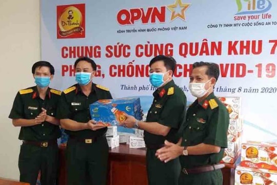 72.000 sản phẩm Trà Thanh Nhiệt Dr Thanh tiếp tục tiếp sức đồng bào, chiến sĩ tại Quân khu 5 và Quân khu 7
