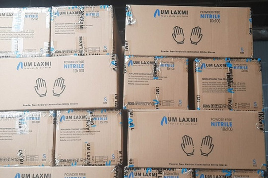 Bắt quả tang doanh nghiệp thu gom hơn 2 triệu găng tay y tế cũ để trục lợi