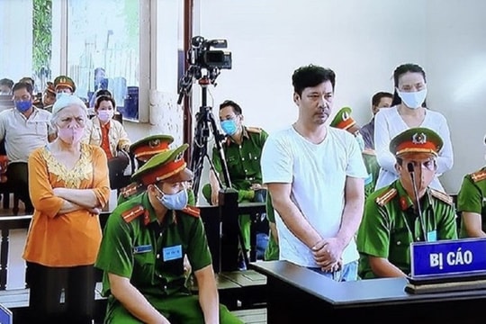 Y án sơ thẩm nhóm bị cáo mang quan tài đi gây rối
