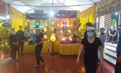 Dựng rạp đám cưới, 2 bố con chú rể ở Hải Phòng bị điện giật tử vong