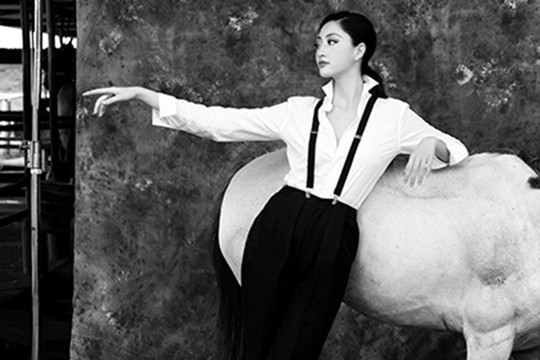 Hoa hậu Lương Thuỳ Linh “lột xác”, đầy quyền lực trong bộ ảnh đón tuổi mới