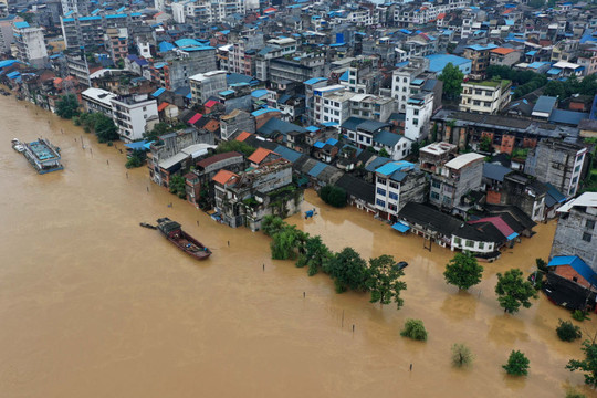 Trung Quốc khôi phục cảnh báo màu vàng về mưa bão