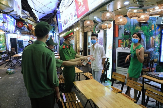Hà Nội: Từ 0 giờ ngày 19/8, đình chỉ hàng quán không đảm bảo giãn cách