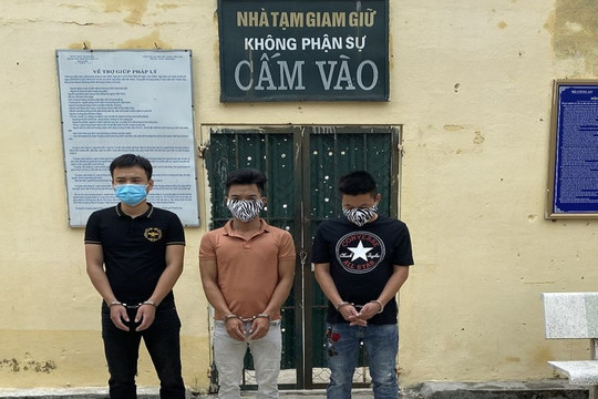 Mâu thuẫn nợ nần, nhóm thanh niên dùng dao chém 4 người bị thương