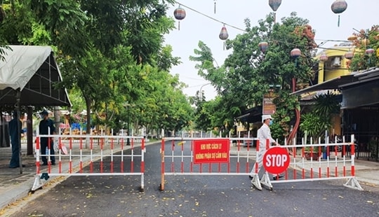 Không đeo khẩu trang, 19 trường hợp ở Hội An bị xử phạt