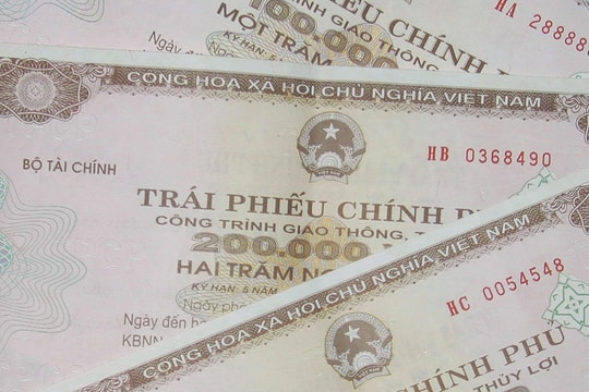 Lãi suất huy động trái phiếu với kỳ hạn 10 và 15 năm tăng mạnh