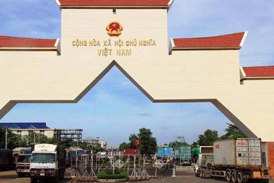 Việt Nam-Campuchia: Phát triển và kết nối hạ tầng thương mại biên giới