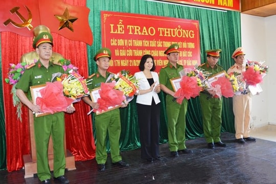 Thưởng nóng cho các đơn vị giải cứu thành công cháu bé bị bắt cóc
