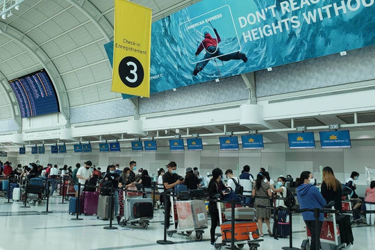 Đưa gần 320 công dân Việt Nam tại Canada về nước an toàn