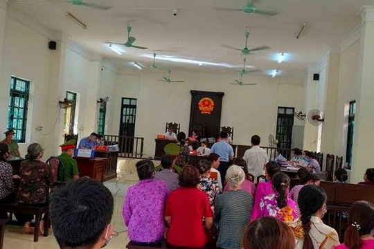 Nguyên Bí thư phường Đông Sơn cùng thuộc cấp hầu tòa