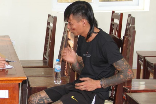 Bắt đối tượng "ngáo đá" dùng súng đe dọa giết vợ, con