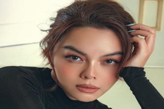 Phạm Quỳnh Anh tung bộ ảnh cực gợi cảm mừng tuổi mới