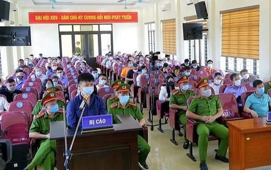 Lĩnh 9 tháng tù vì đấm vào mặt Trưởng CAP đang kiểm tra phòng, chống dịch