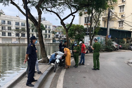 Hà Nội thu gần 60 triệu đồng tiền phạt người không đeo khẩu trang