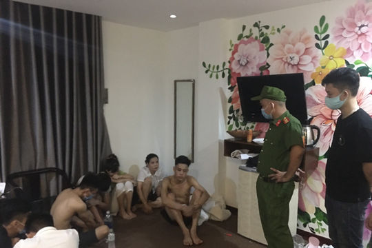 Huế: Phát hiện 13 nam nữ phê ma túy trong khách sạn