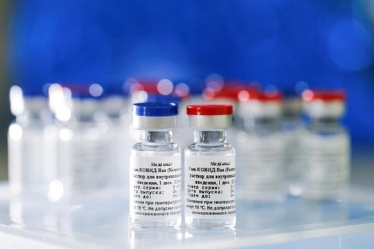 Tổng thống Nga khẳng định vaccine Sputnik V an toàn và hiệu quả