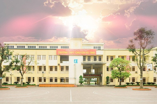 Trường THPT Chuyên Hà Tĩnh - Ngôi trường của những “siêu nhân điểm 10”