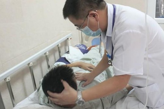 Nam thanh niên hôn mê sau khi ăn tiết canh lợn