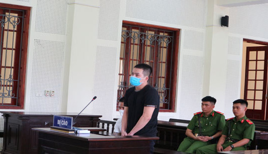 Chi hàng chục triệu đồng mua ma túy về dùng dần và đãi bạn