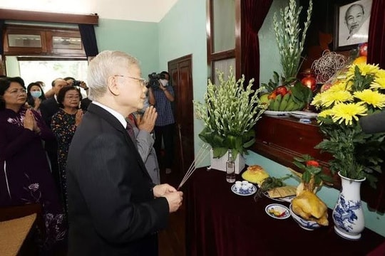 Tổng Bí thư, Chủ tịch nước dâng hương tưởng niệm Chủ tịch Hồ Chí Minh