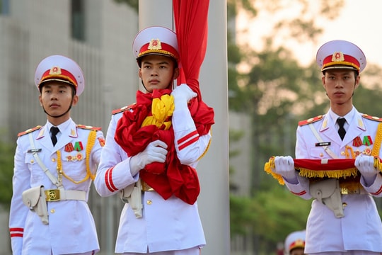 Xúc động, tự hào những hình ảnh thượng cờ mừng ngày Quốc khánh tại Quảng trường Ba Đình