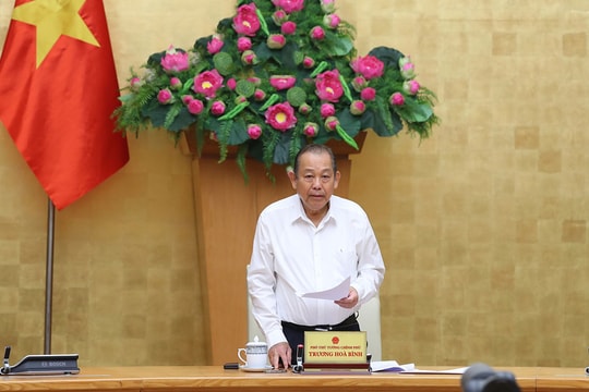 Phó Thủ tướng Thường trực: Tổ chức ra quân lập lại trật tự lòng, lề đường, hành lang ATGT