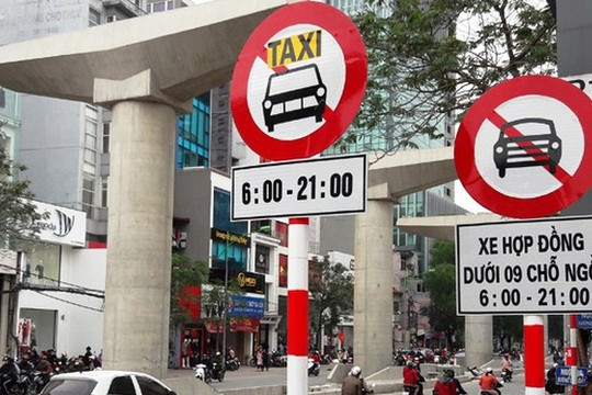 Hà Nội lại cấm taxi, xe hợp đồng hoạt động trên một số tuyến phố