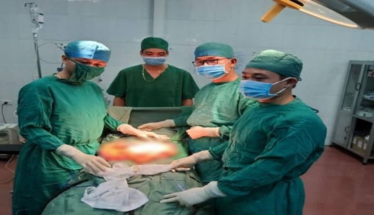 Nghệ An: Cứu sống kịp thời người phụ nữ bị bò húc thủng bụng