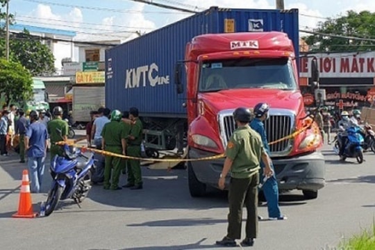 Hai người phụ nữ tử vong thương tâm sau va chạm với xe container