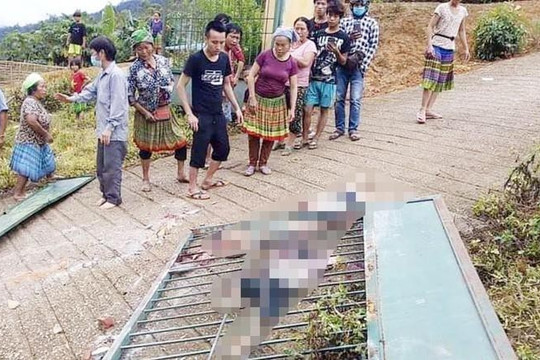 Lào Cai: Sập cổng trường mầm non, 3 học sinh tử vong