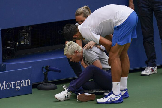 Djokovic bị truất quyền thi đấu tại Mỹ Mở rộng
