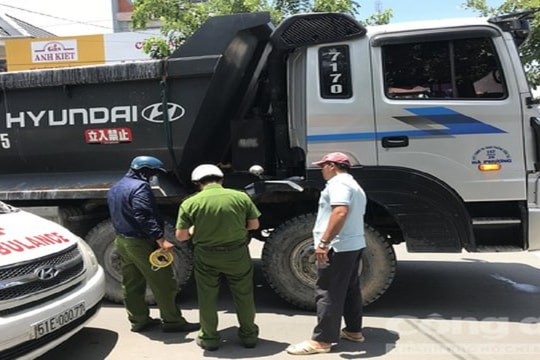 Lên thăm con trai, hai vợ chồng bị xe ben cán thương vong