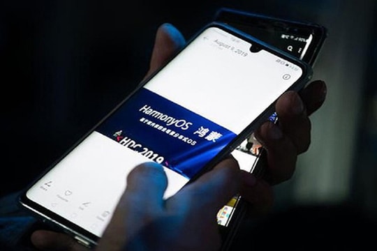 Huawei ra mắt smartphone chạy nền tảng HarmonyOS
