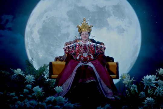 Thanh Hằng làm sản xuất kiêm diễn chính phim dã sử 'Quỳnh hoa nhất dạ'