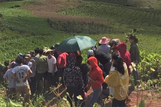 Phát hiện thi thể người đàn ông ở bìa rừng, trên đầu có nhiều vết thương
