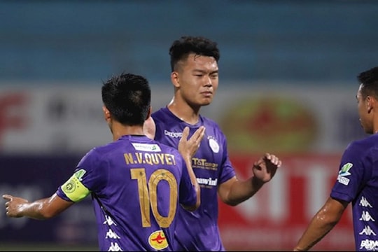 Quang Hải lập cú đúp, CLB Hà Nội thắng đậm Cần Thơ