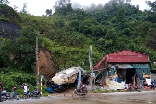 Hà Giang: Đá lở rơi vào nhà dân, một học sinh lớp 8 tử vong
