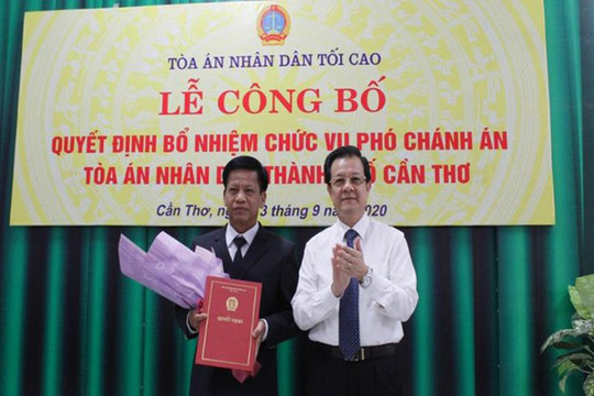 Trao quyết định bổ nhiệm Phó Chánh án TAND TP Cần Thơ
