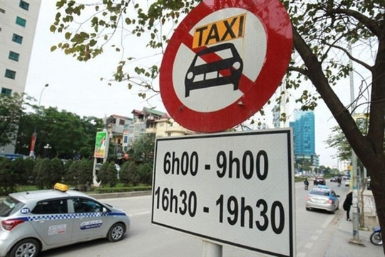 Từ 15/9, Hà Nội tiếp tục cấm taxi, xe hợp đồng trên 10 tuyến phố