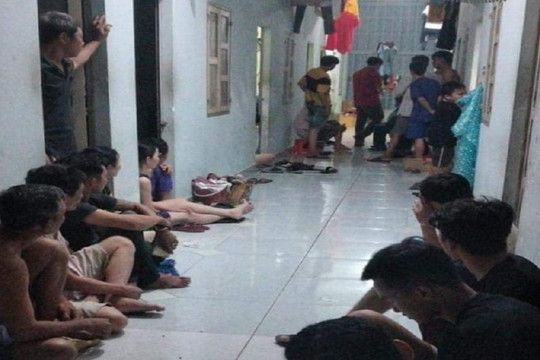 Chồng bàng hoàng phát hiện vợ tử vong trong tư thế treo cổ tại nhà riêng