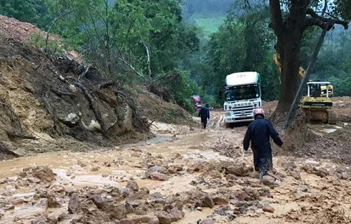 Điện Biên: Mưa lớn gây sạt lở, ách tắc cục bộ trên Quốc lộ 279